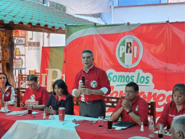 ‘Eres una vergüenza’: Así increparon a ‘Alito’ Moreno durante gira en Tlaxcala